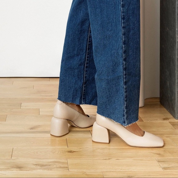 Dear Frances Box Pump - Mid Height Box Sandles - Picture 4 of 6